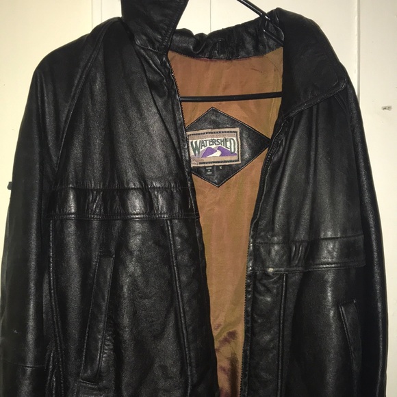 Small watershed leather jacket (slight tear) - Picture 2 of 4
